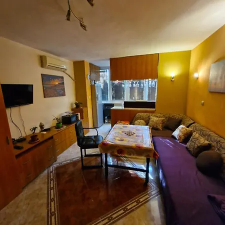 Апартамент Malibu Near Airport Transport To Airport